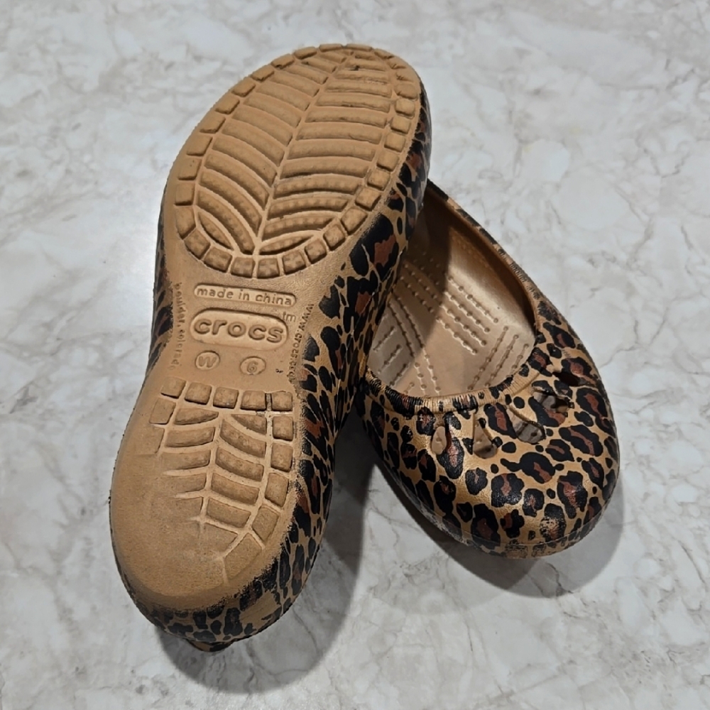 Crocs Leopard Patterned Flats Sz 6W